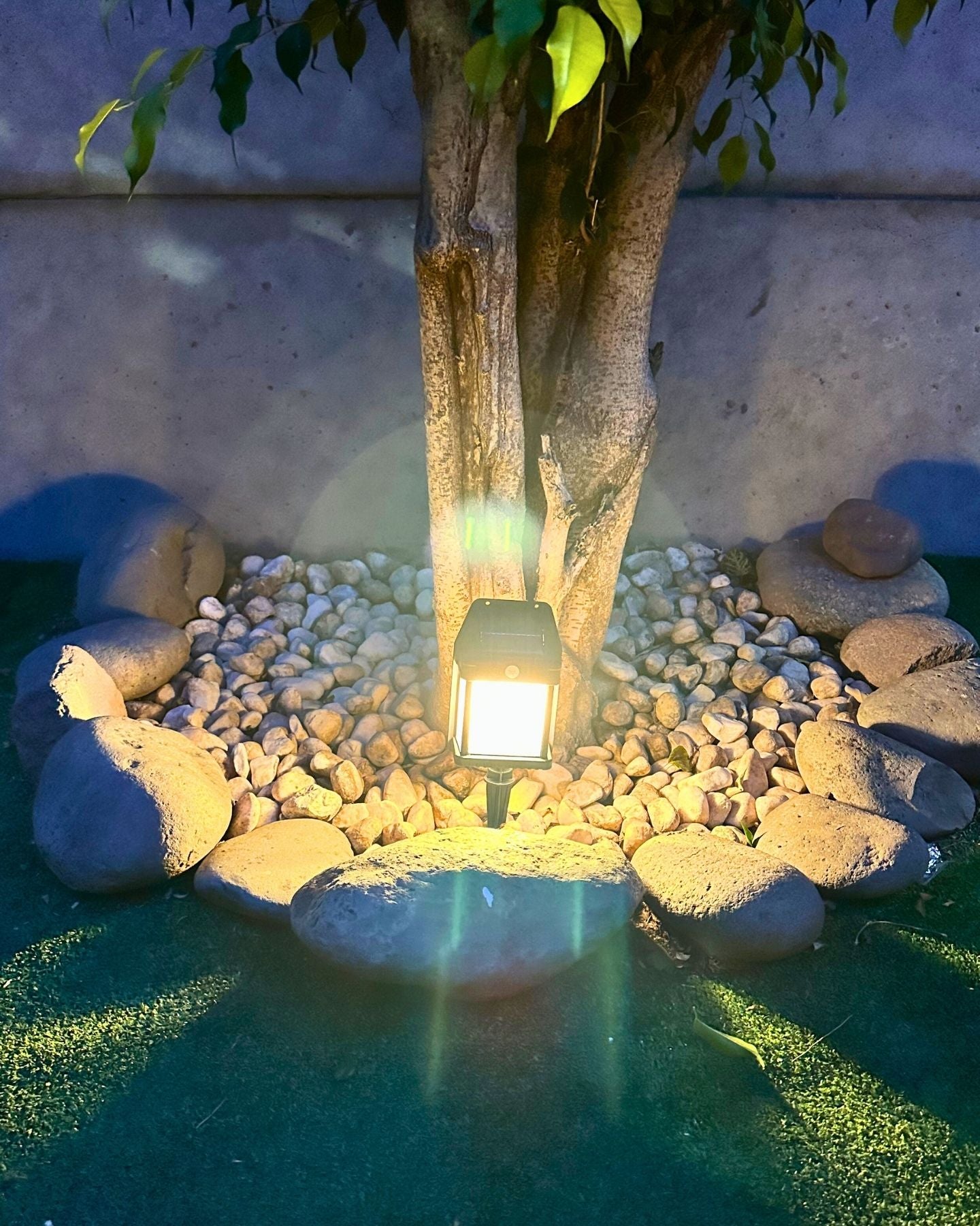 Lámpara Solar 3 en 1 – Luz Cálida / Sensor / IP65 / Estaca Muro Gancho