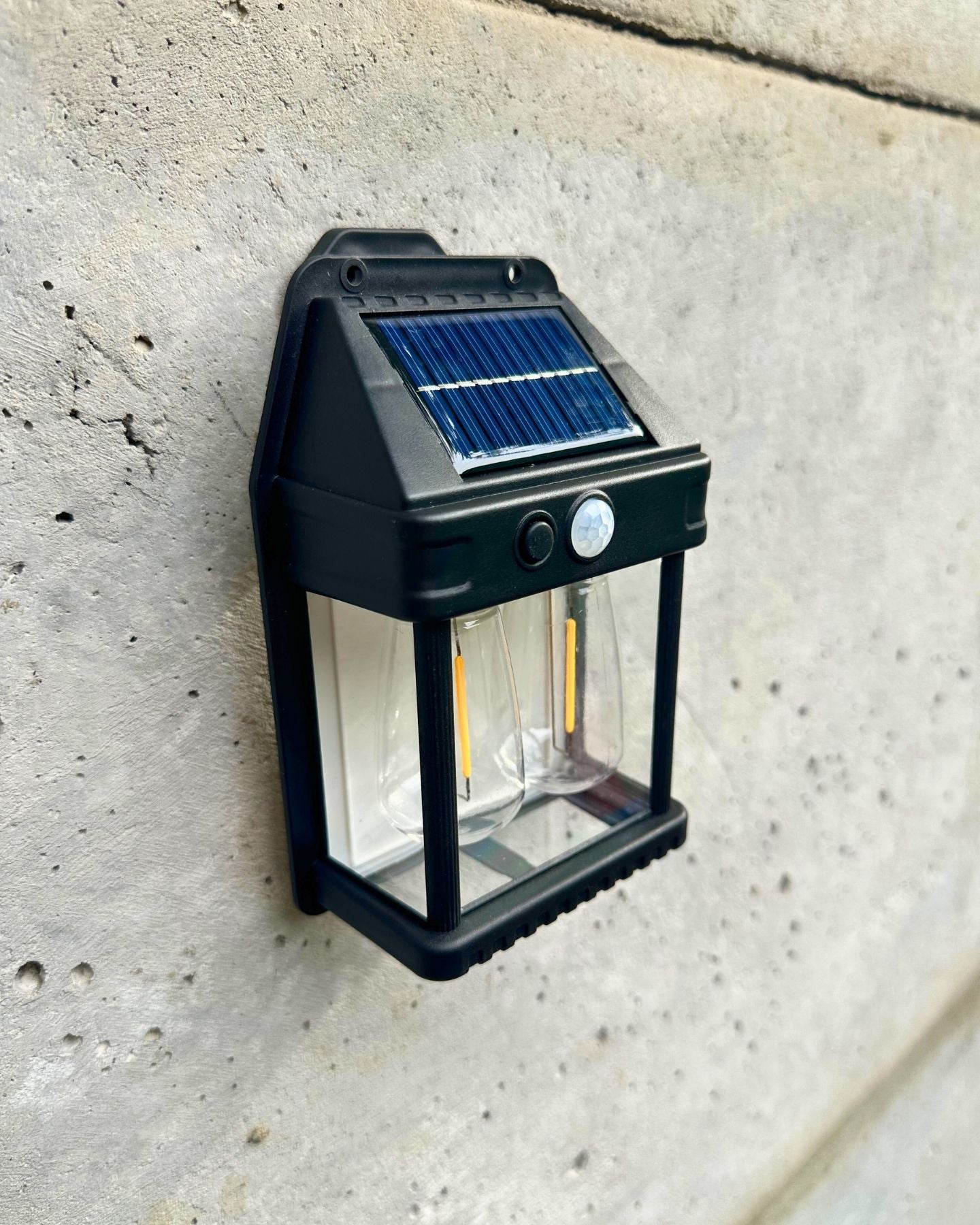 Lámpara Solar 3 en 1 – Luz Cálida / Sensor / IP65 / Estaca Muro Gancho