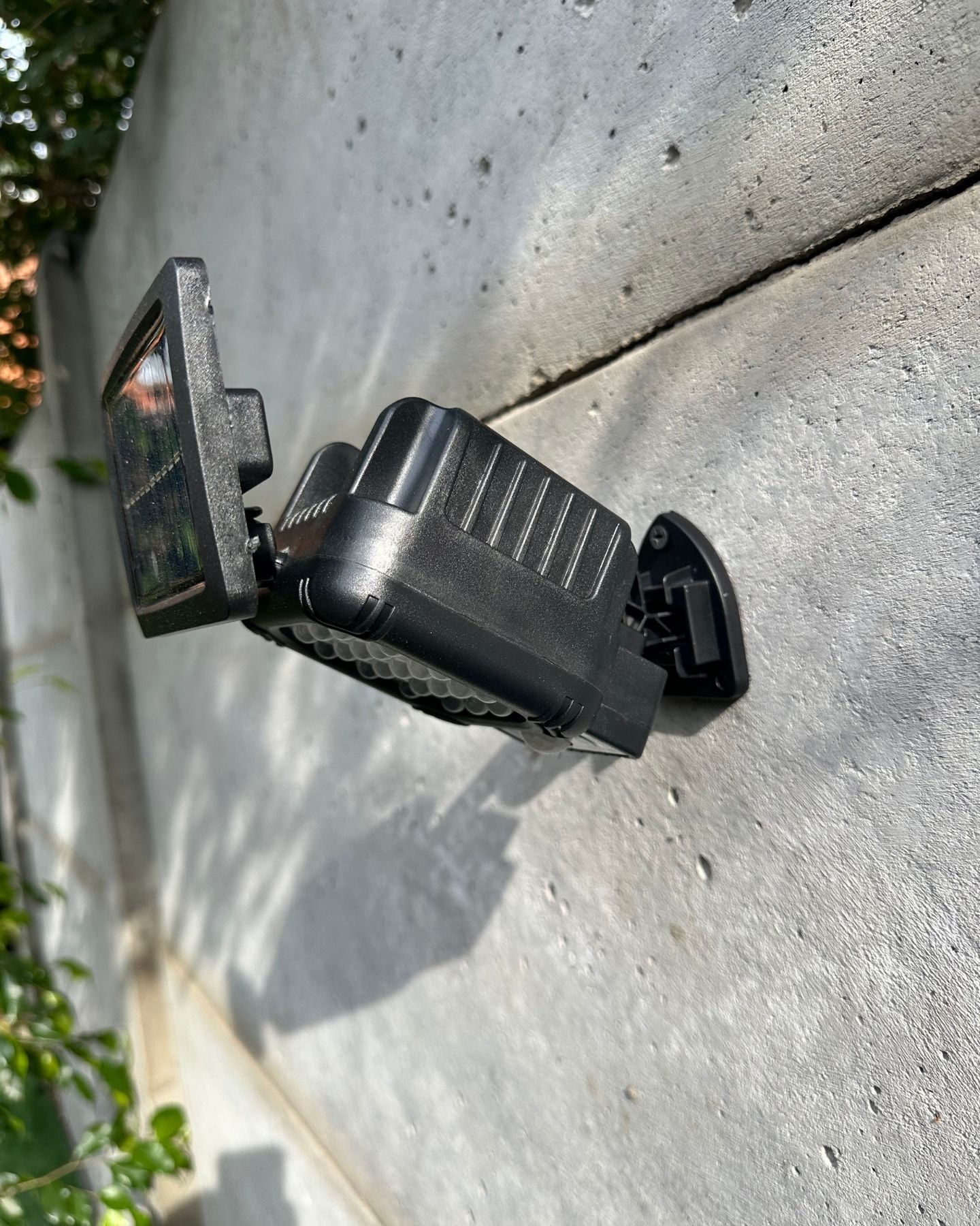 Foco Solar Ultra Compacto – Sensor / Luz Fría / IP65