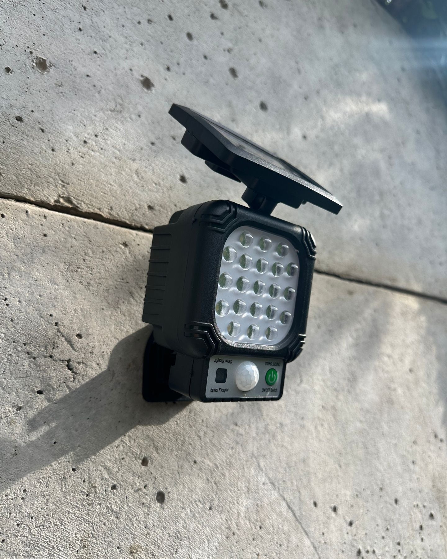 Foco Solar Ultra Compacto – Sensor / Luz Fría / IP65