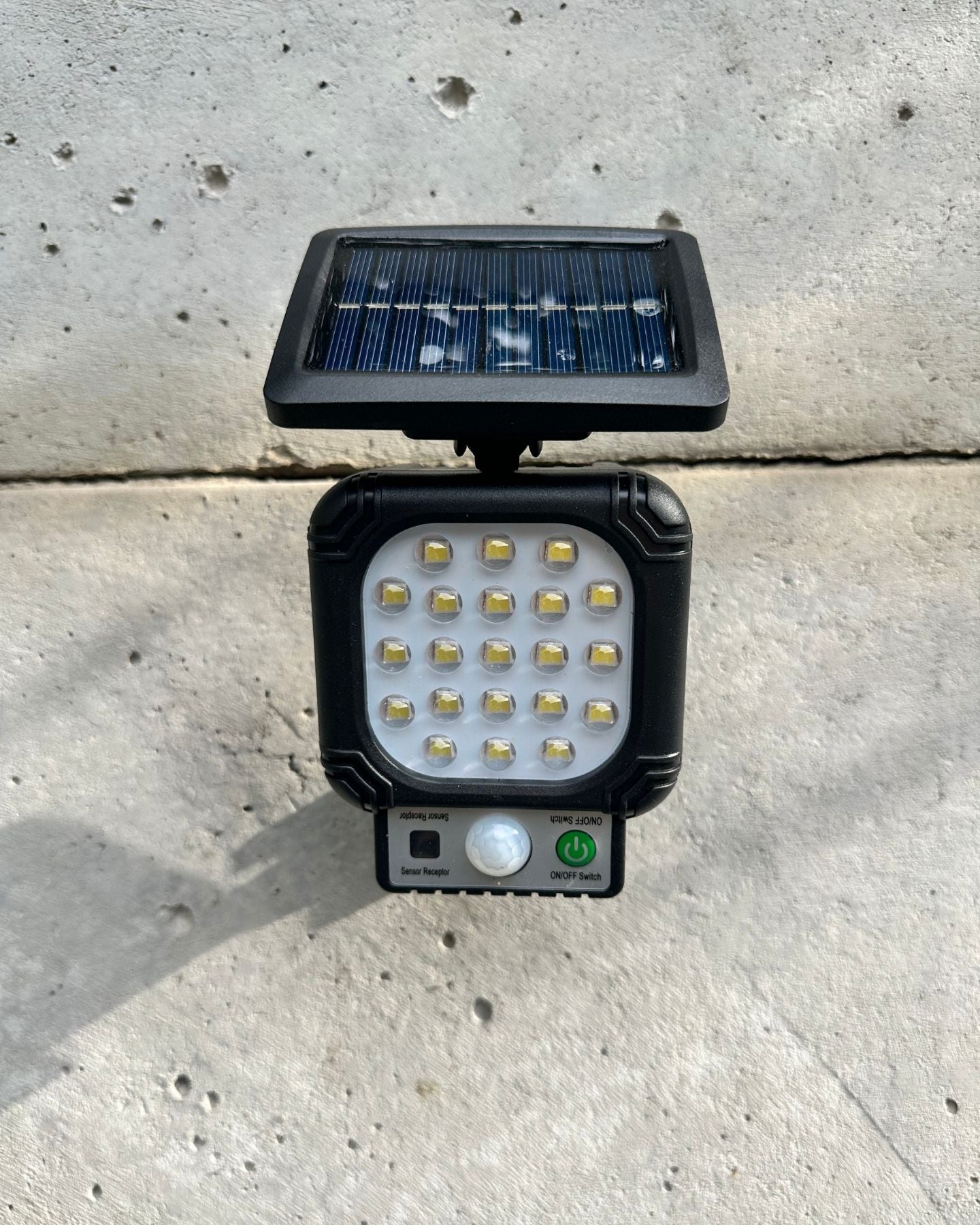 Foco Solar Ultra Compacto – Sensor / Luz Fría / IP65