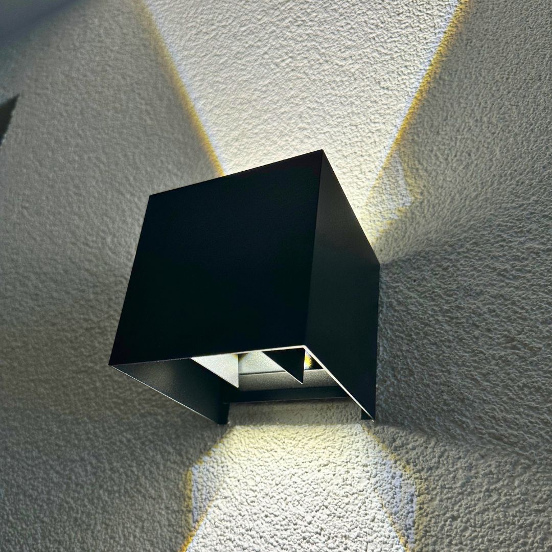 Apliqué Cuadrado Haz Ajustable - Cálido / Metal / IP44 - Disponible en Dreamy Home!