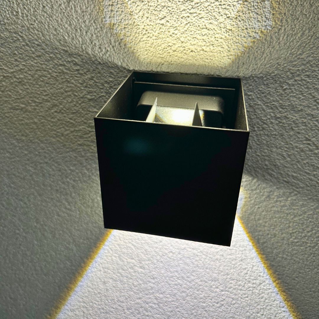 Apliqué Cuadrado Haz Ajustable - Cálido / Metal / IP44 - Disponible en Dreamy Home!