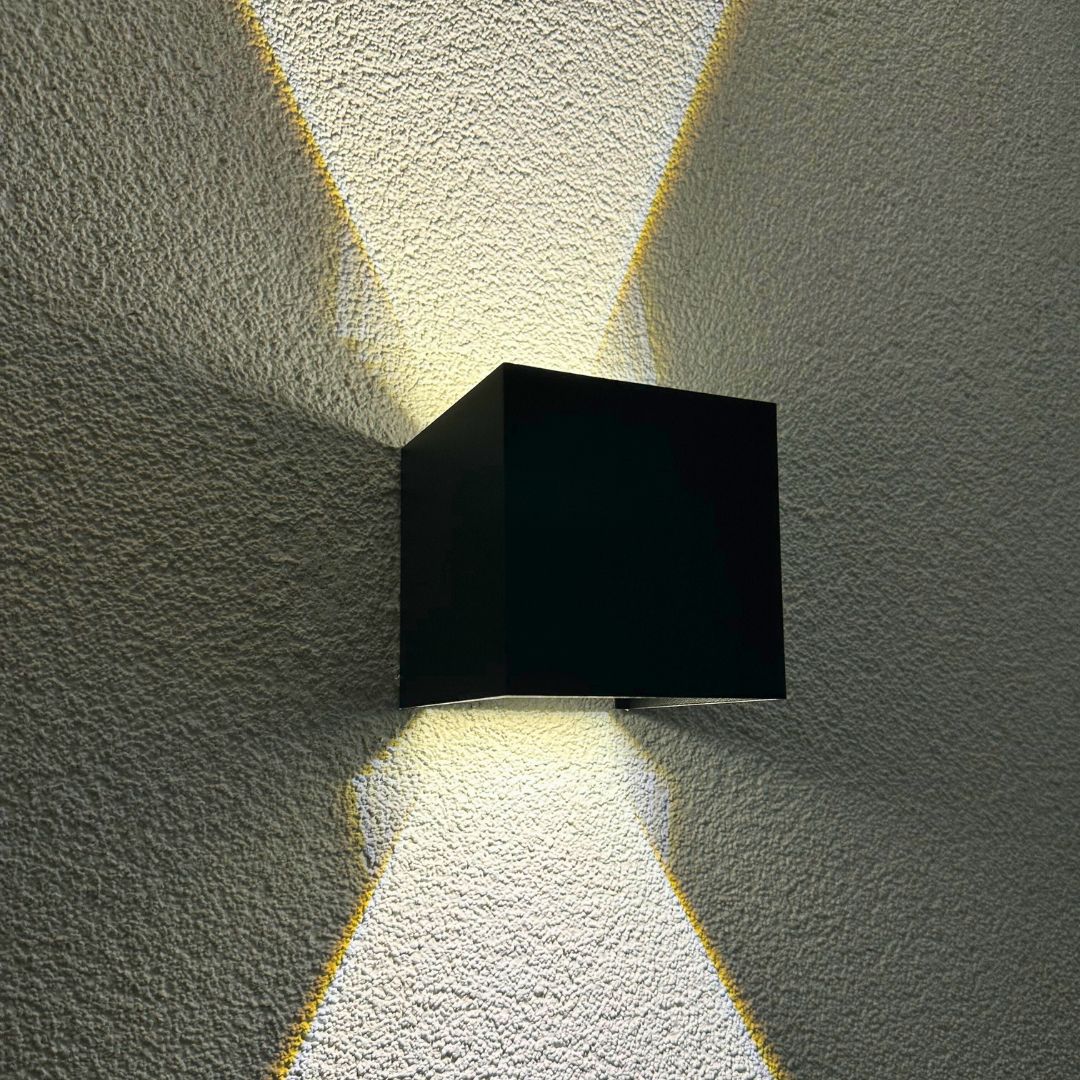 Apliqué Cuadrado Haz Ajustable - Cálido / Metal / IP44 - Disponible en Dreamy Home!