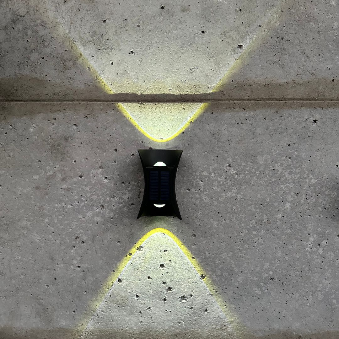 Apliqué Curvo Solar - Luz Cálida y Fría / IP65 - Iluminación - Disponible en Dreamy Home!