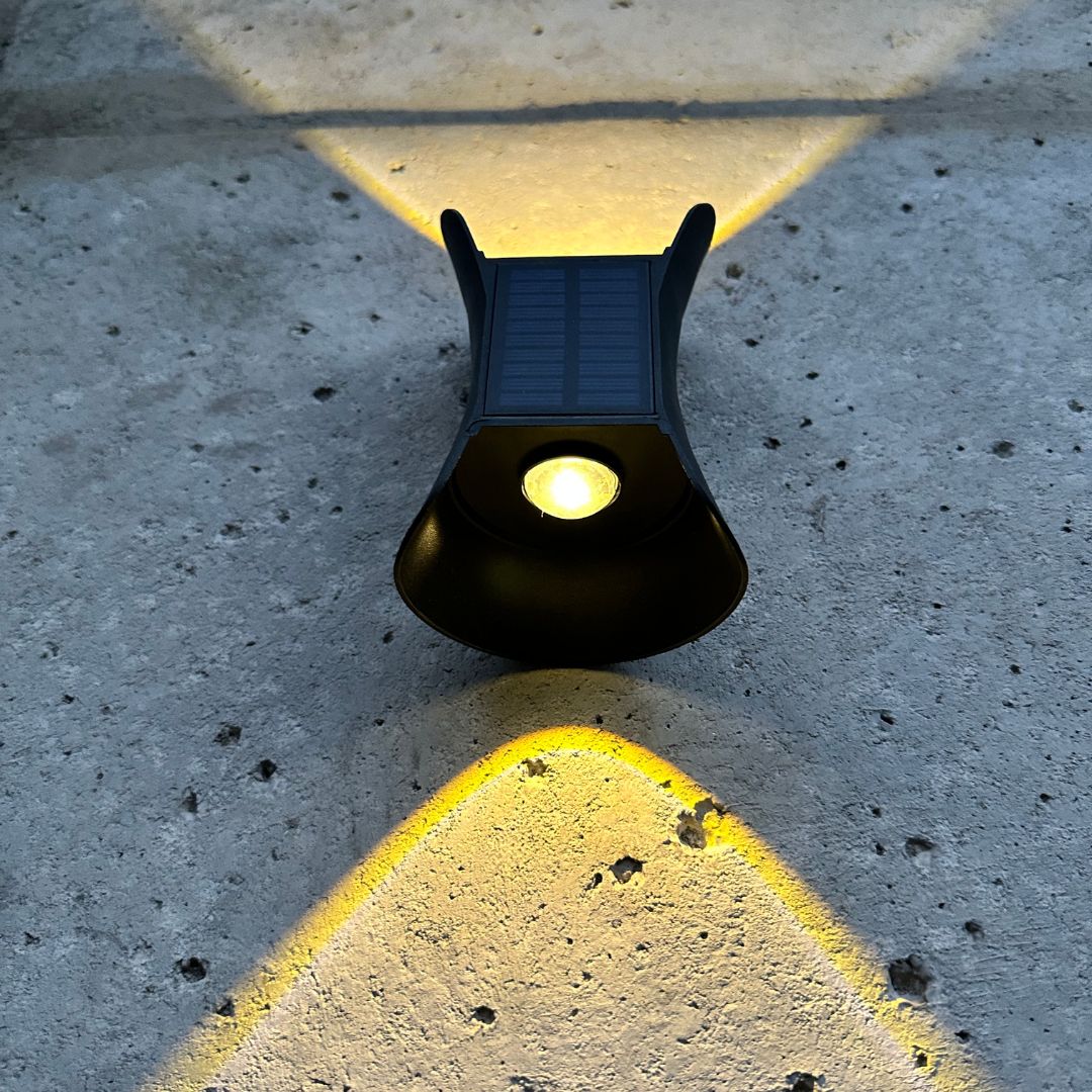 Apliqué Curvo Solar - Luz Cálida y Fría / IP65 - Iluminación - Disponible en Dreamy Home!