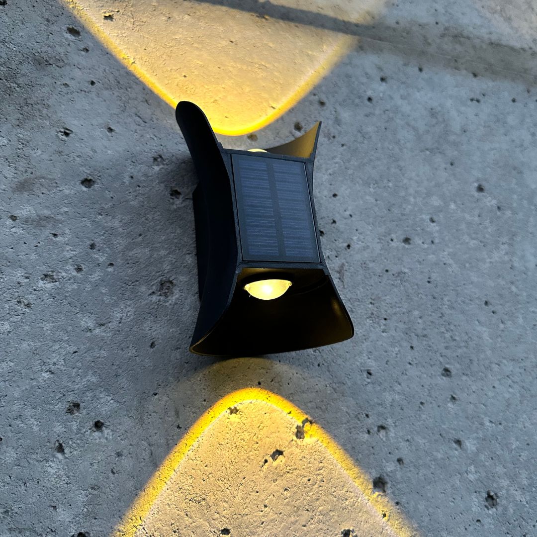 Apliqué Curvo Solar - Luz Cálida y Fría / IP65 - Iluminación - Disponible en Dreamy Home!