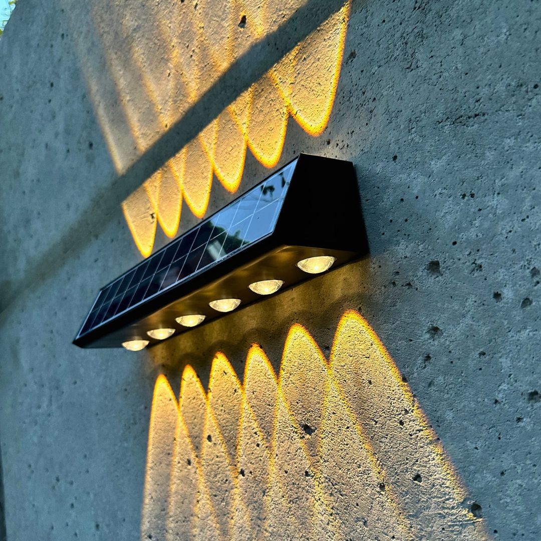 Lámpara Deluxe Solar - Luz Cálida / 12 LEDS / IP65 - Disponible en Dreamy Home!