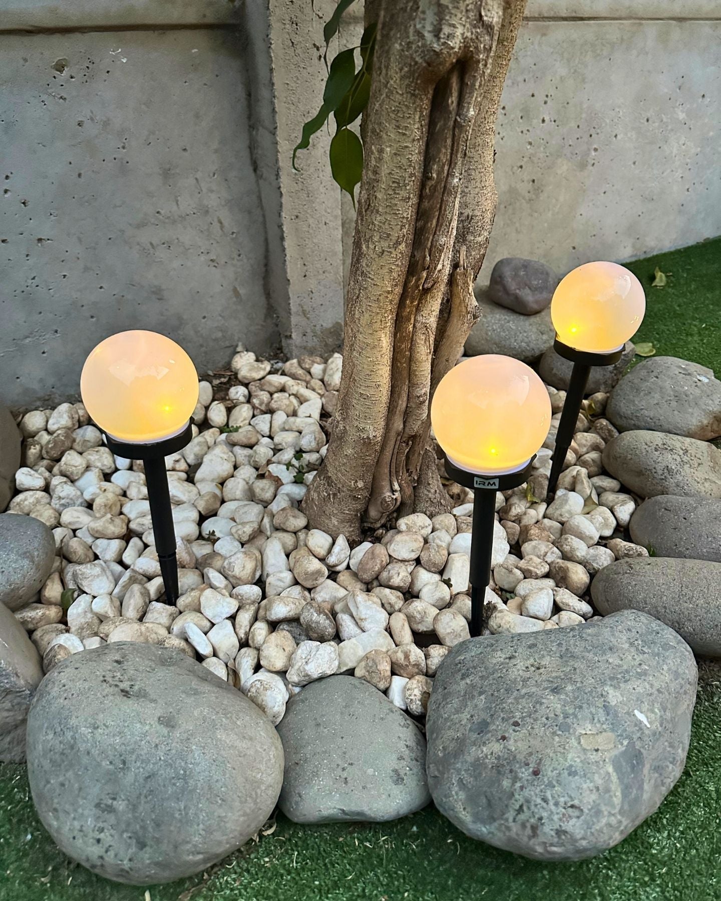 Set de 3 Estacas Esferas Solar - Luz cálida / IP65 - Disponible en Dreamy Home!