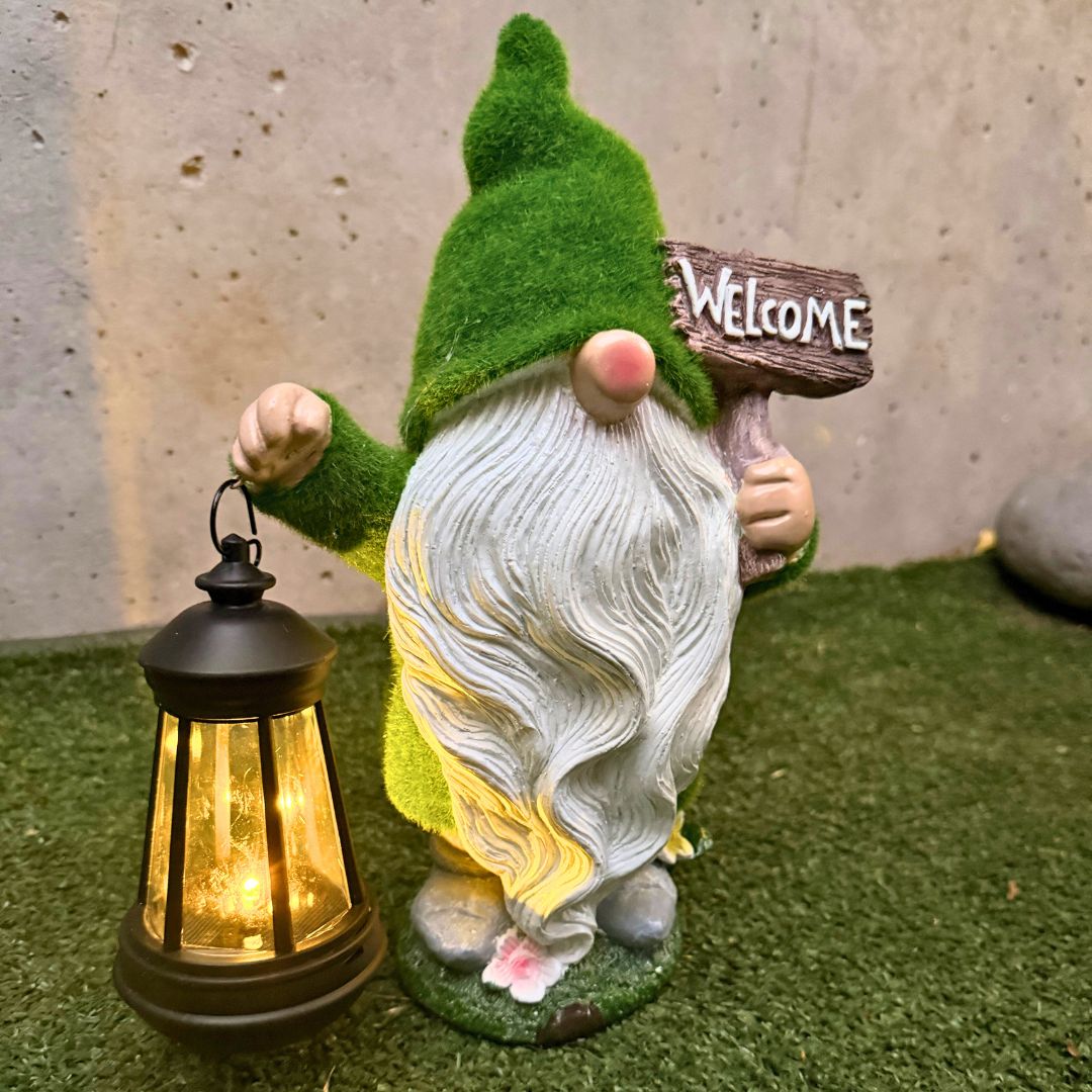 Estatua Duende Solar Welcome - Resina / Luz Cálida / IP65 - Disponible en Dreamy Home!