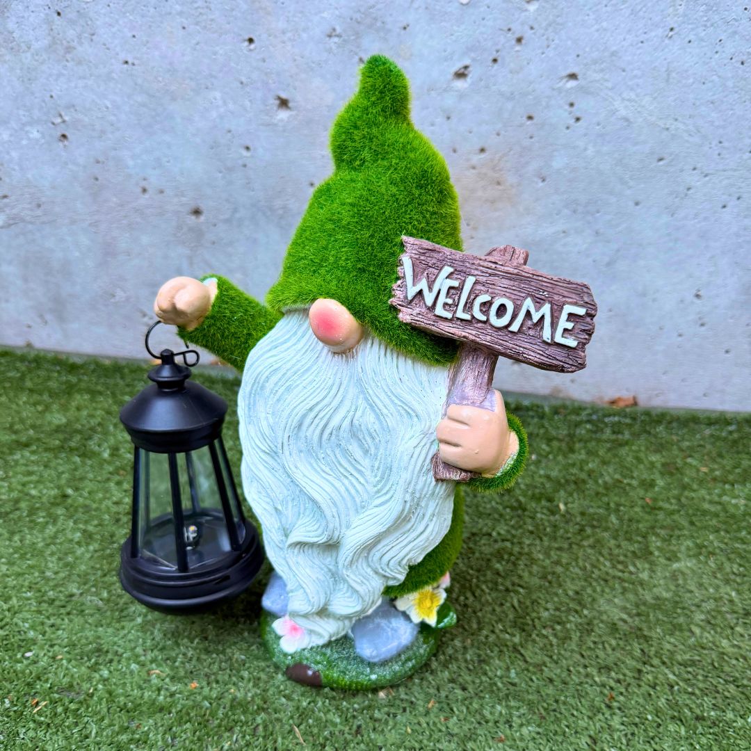 Estatua Duende Solar Welcome - Resina / Luz Cálida / IP65 - Disponible en Dreamy Home!