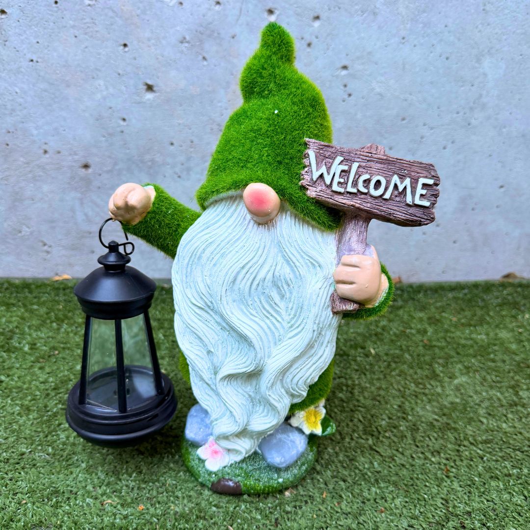 Estatua Duende Solar Welcome - Resina / Luz Cálida / IP65 - Disponible en Dreamy Home!
