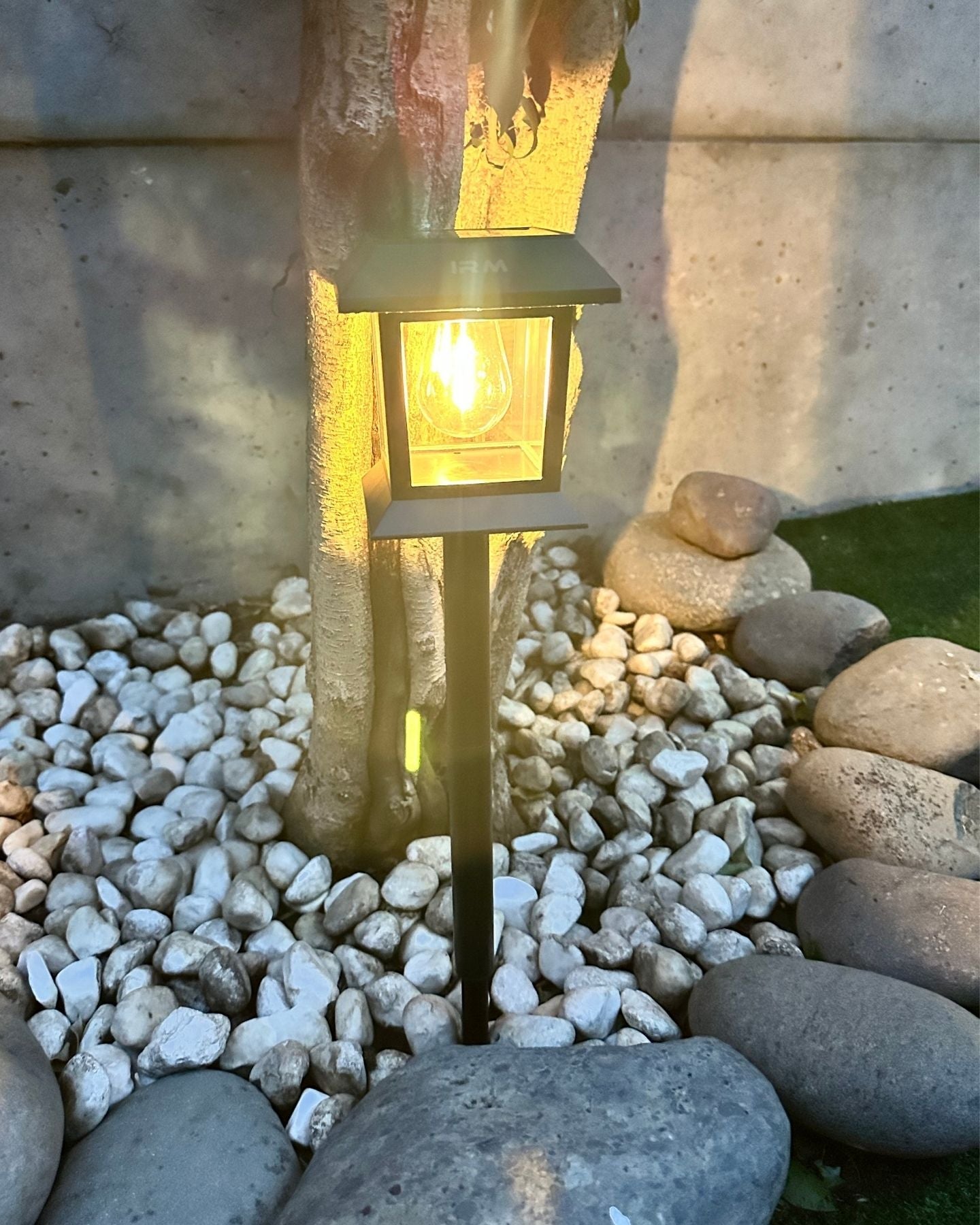 Estaca de Ampolleta Solar - Luz Cálida / IP65 - Disponible en Dreamy Home!