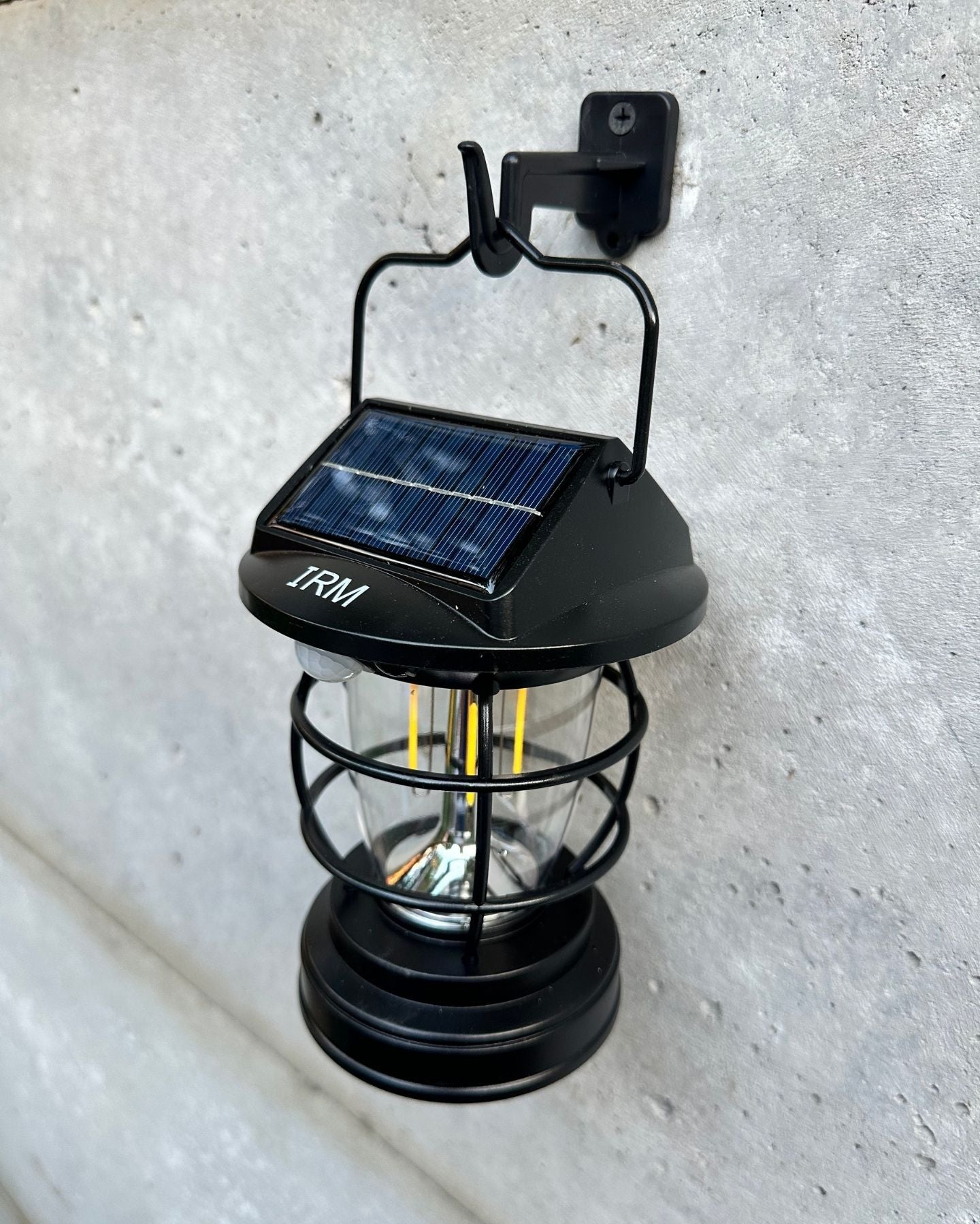 Farol Bosko Solar – Luz Cálida / Sensor / USB / Interior Exterior - Disponible en Dreamy Home!