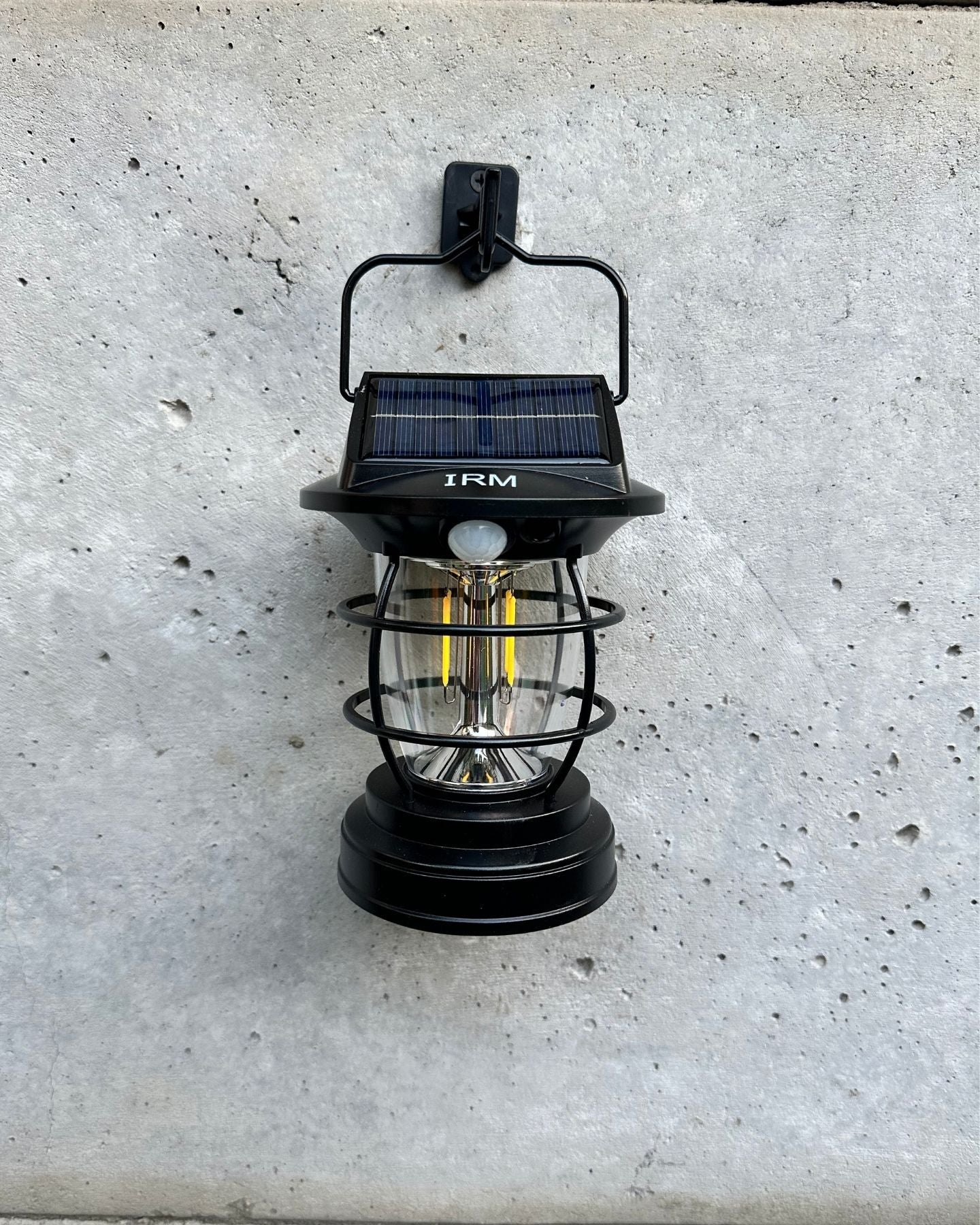 Farol Bosko Solar – Luz Cálida / Sensor / USB / Interior Exterior - Disponible en Dreamy Home!