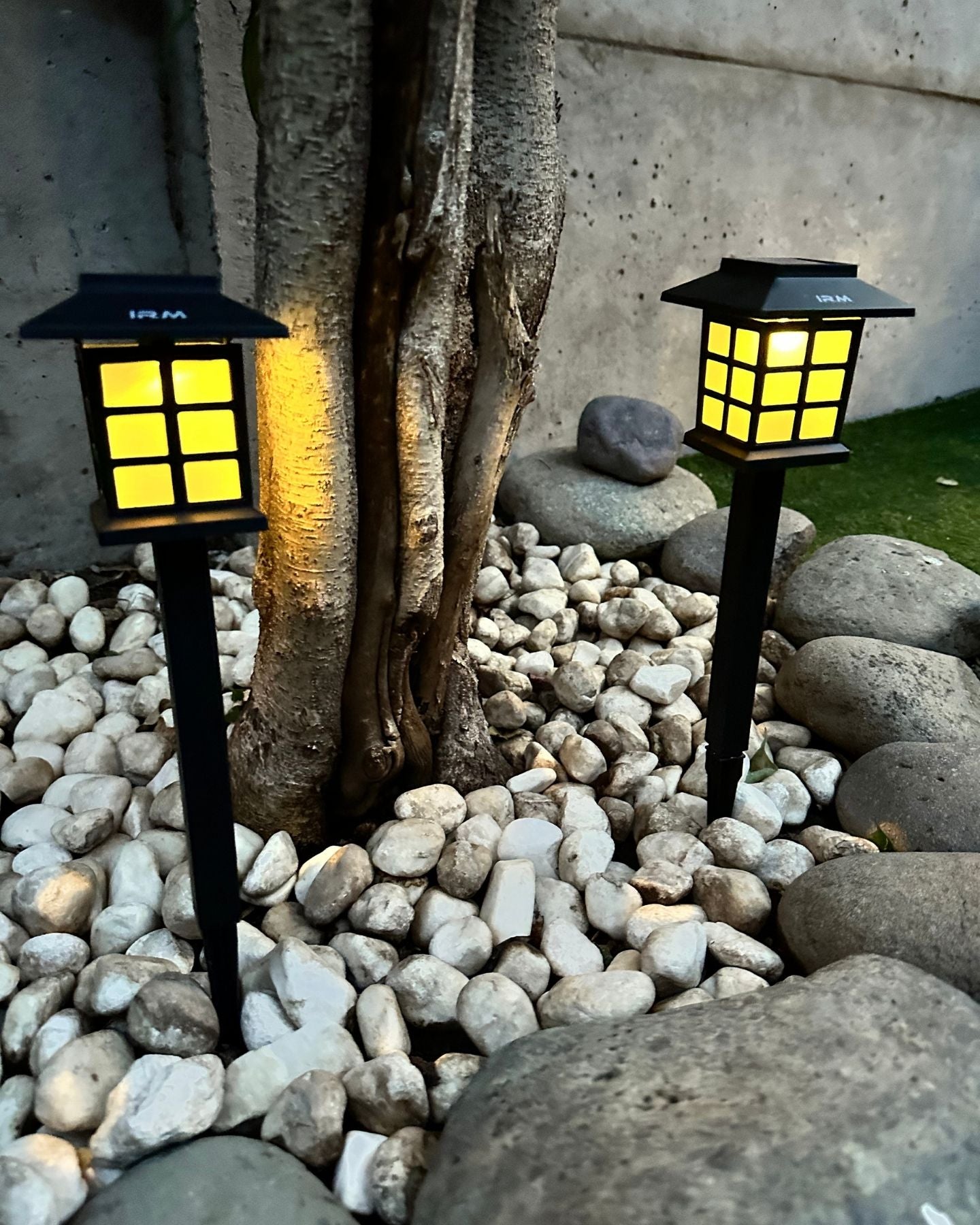 Set de 2 Faroles Cuadrado Solar - Luz Cálida / IP65 - Disponible en Dreamy Home!