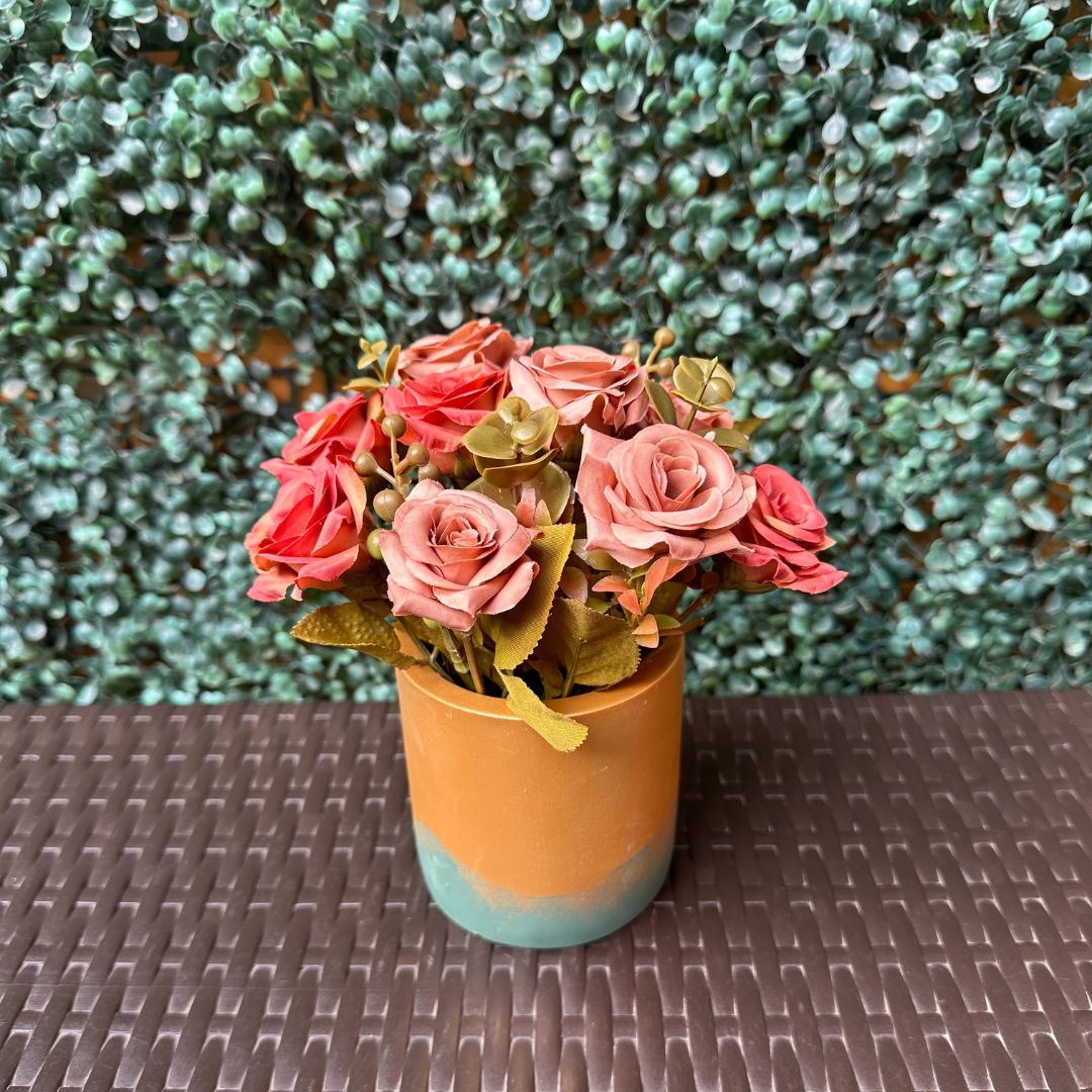 Rosa de Té Artificial - Macetero Cerámico / Rosa o Blanco - Disponible en Dreamy Home!