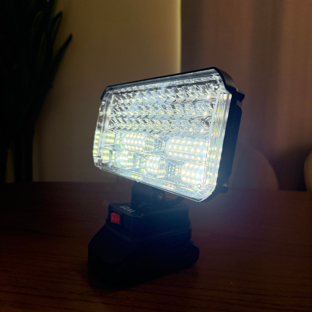 Foco LED Recargable de Emergencia 120W - Batería Intercambiable / IP44 - Disponible en Dreamy Home!