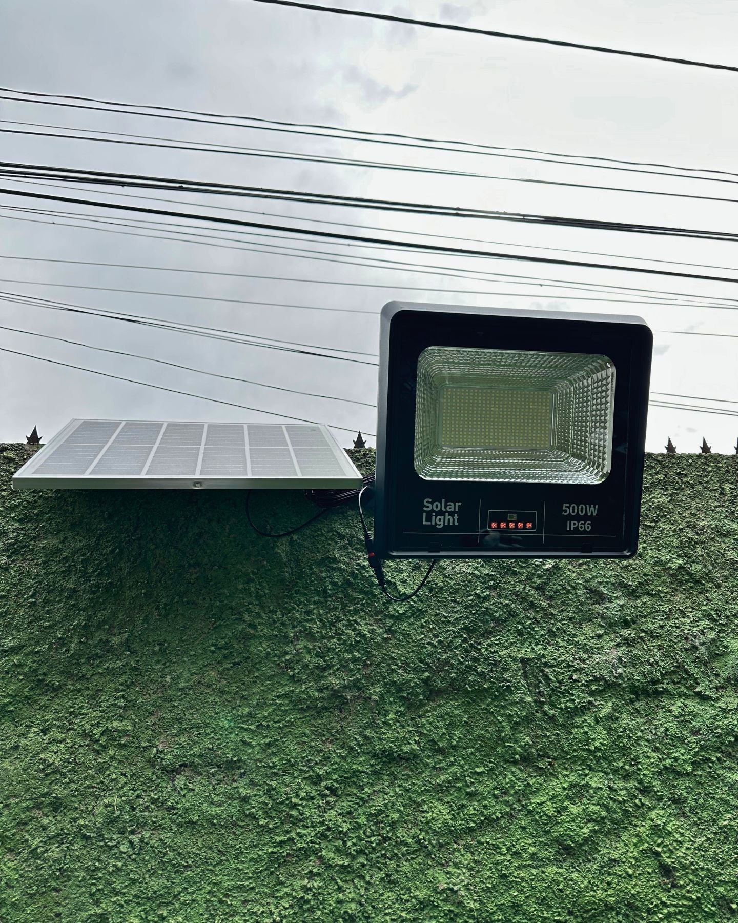 Foco Ultrapotente Solar - IP66 Luz Fría Incluye Control Remoto - Dreamy Home