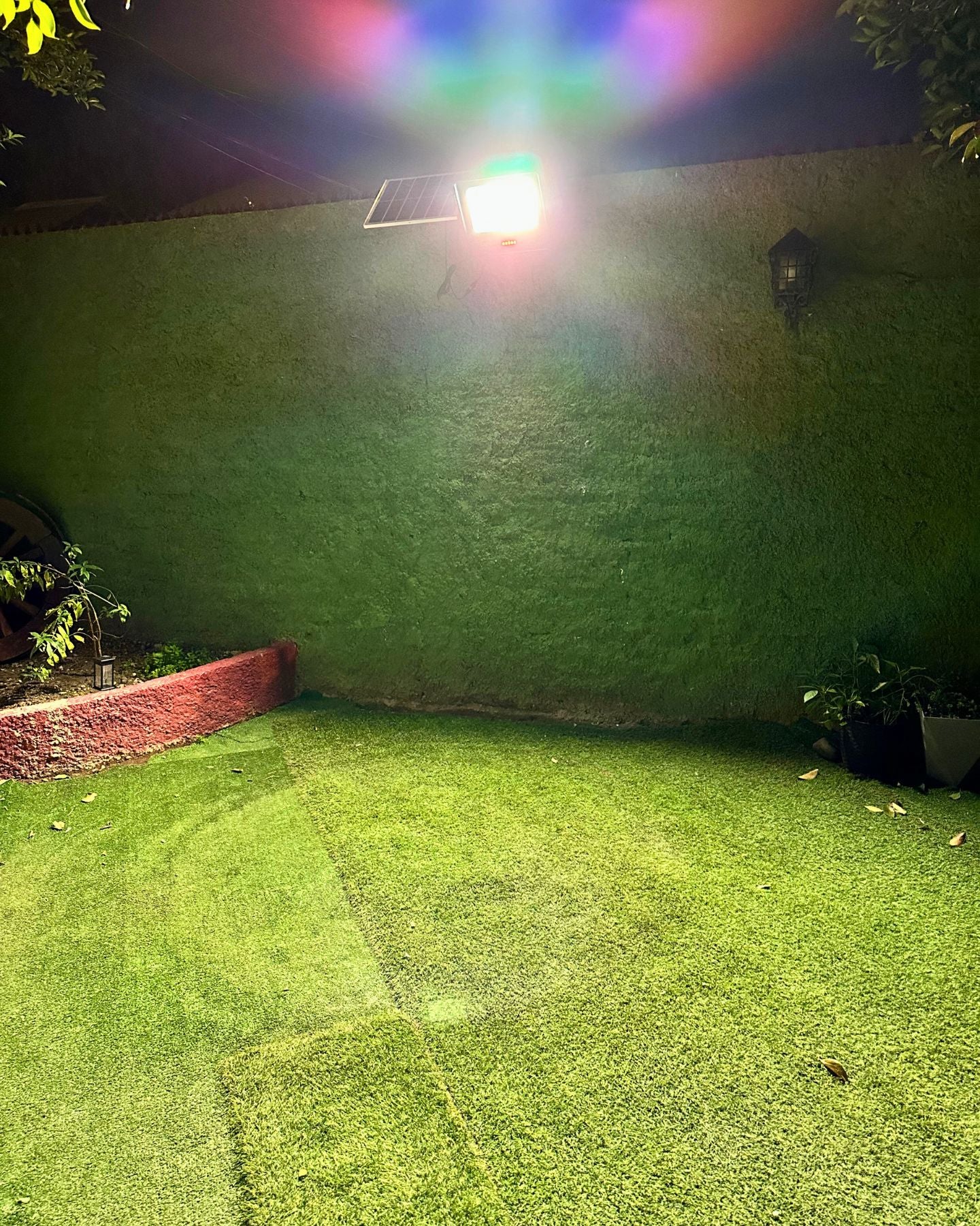 Foco Ultrapotente Solar - IP66 Luz Fría Incluye Control Remoto - Dreamy Home