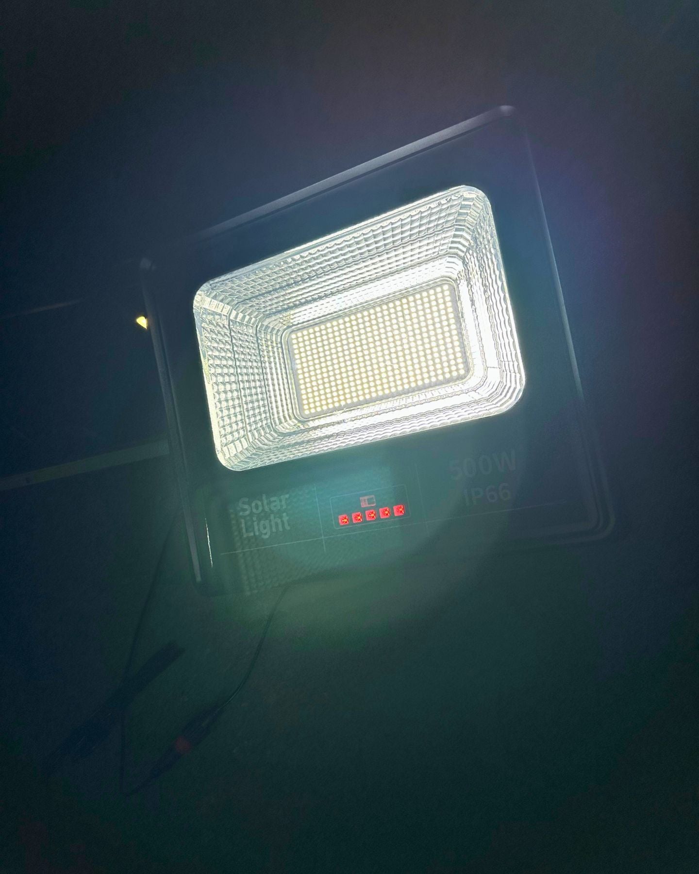 Foco Ultrapotente Solar - IP66 Luz Fría Incluye Control Remoto - Dreamy Home