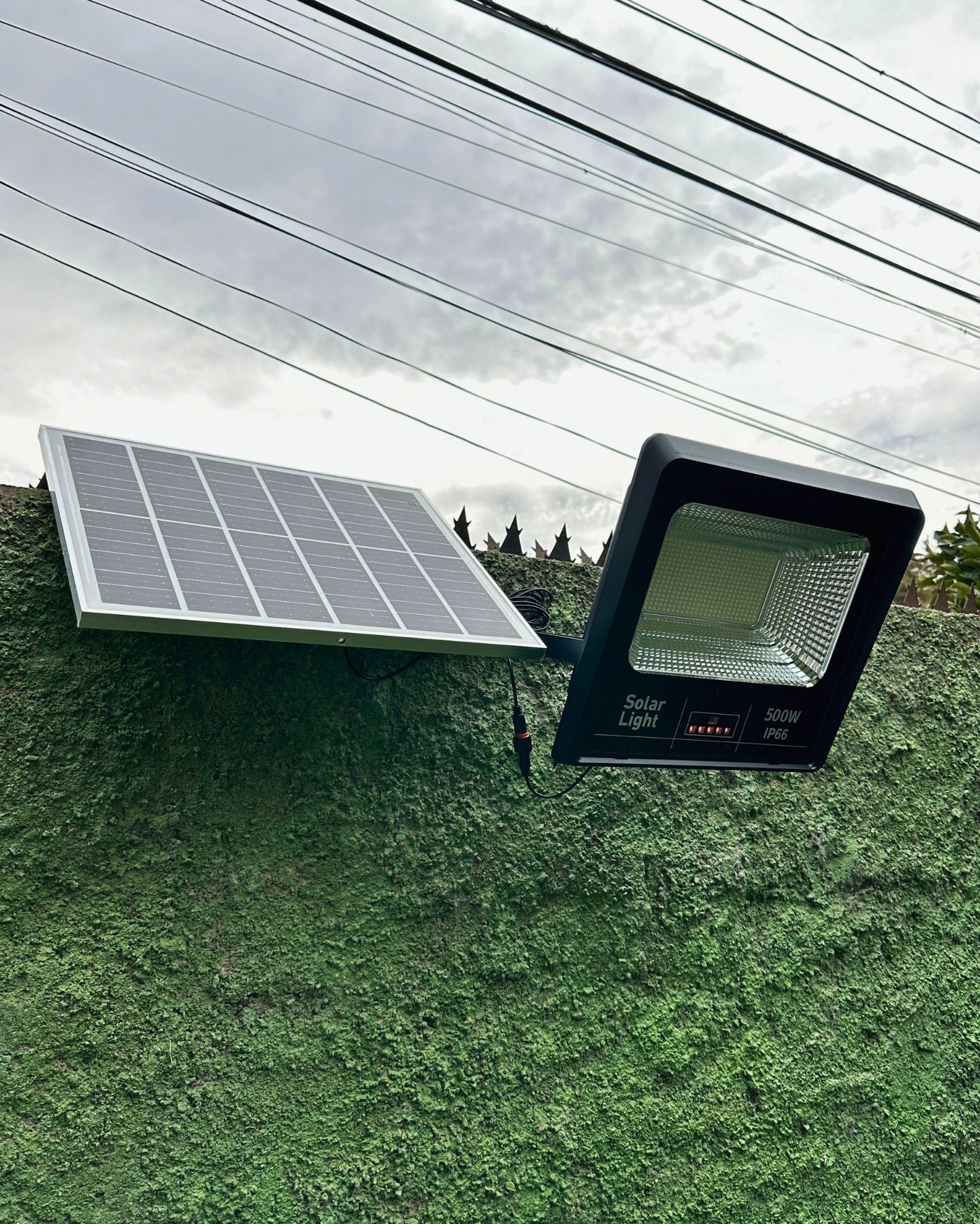 Foco Ultrapotente Solar - IP66 Luz Fría Incluye Control Remoto - Dreamy Home