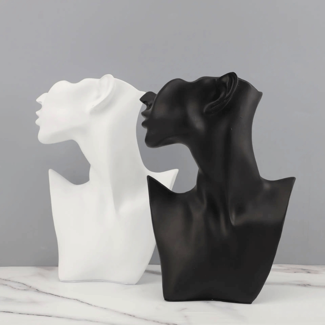 Escultura Mujer Nórdica - Cerámica / Blanco o Dorado / 28 cm Alto Disponible en Dreamy Home!