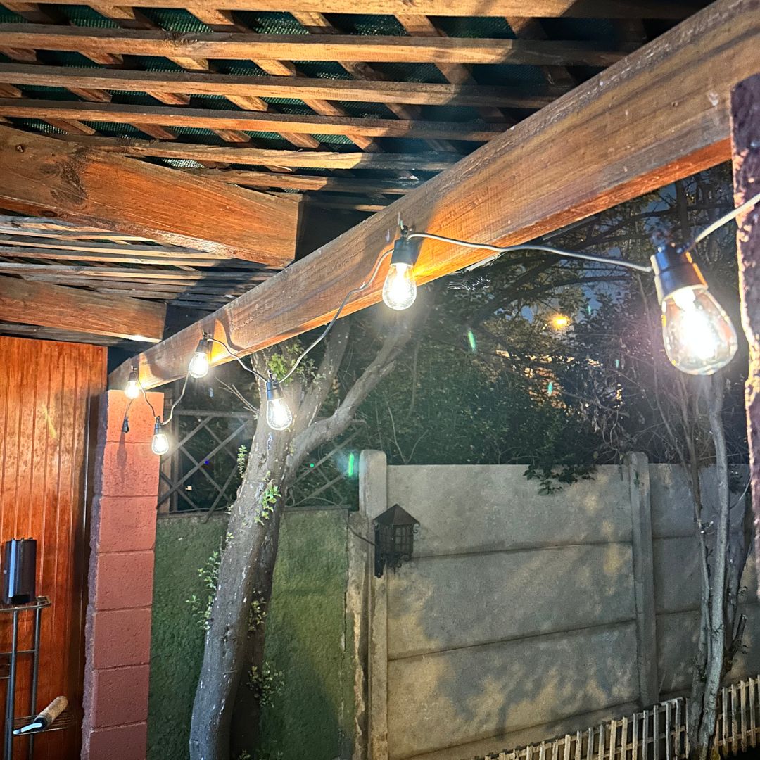 Guirnalda 10 Ampolletas Solar - 8 m / USB / Control Remoto / Indicador - Disponible en Dreamy Home!