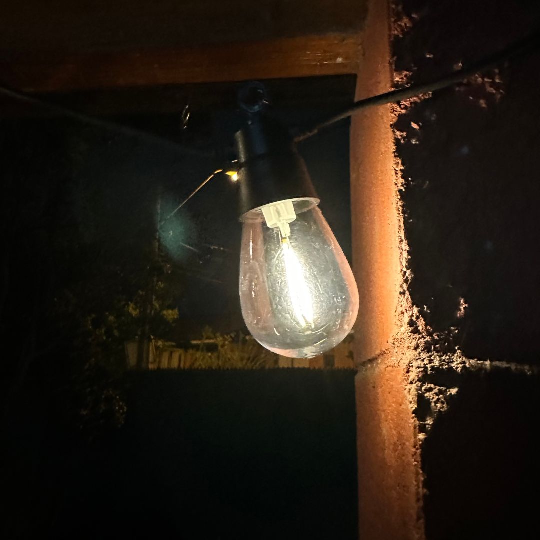 Guirnalda 10 Ampolletas Solar - 8 m / USB / Control Remoto / Indicador - Disponible en Dreamy Home!