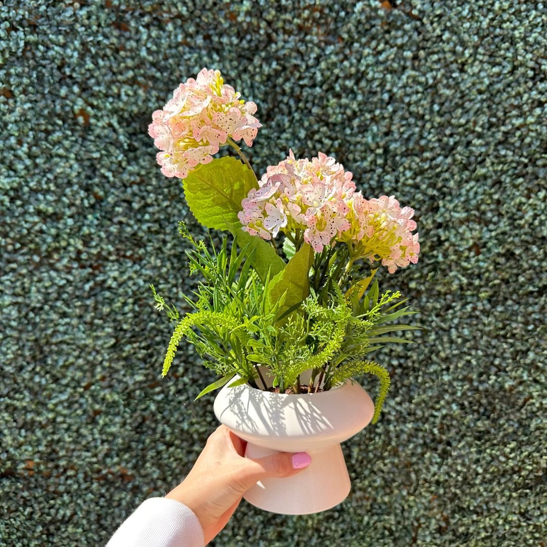 Hortensias Artificiales Rosadas - Macetero Cerámica Blanco / 30 cm - Disponible en Dreamy Home!
