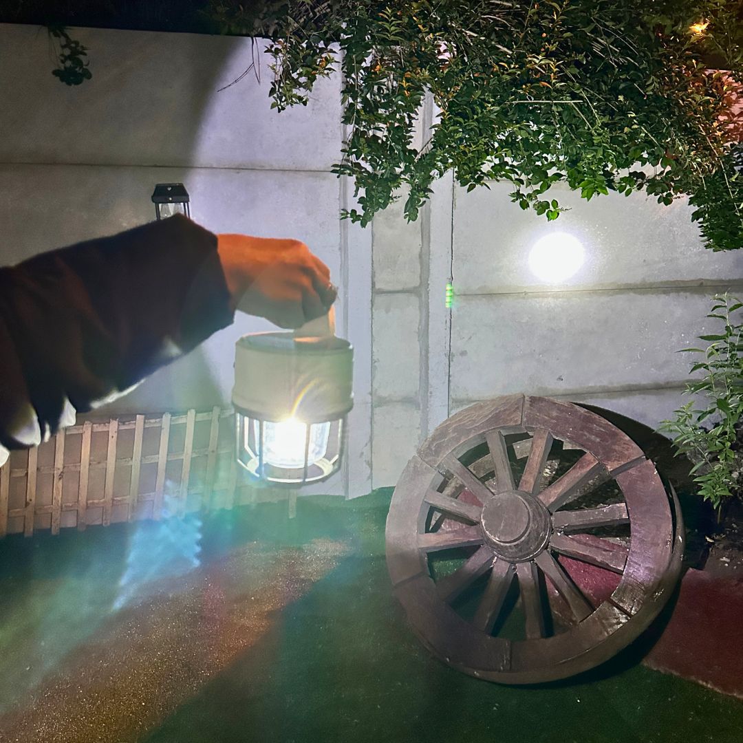 Lámpara de Emergencia Solar de Mano - Recarga Solar / USB / 2 Modos - Luces nocturnas e iluminación ambiente - Disponible en Dreamy Home!