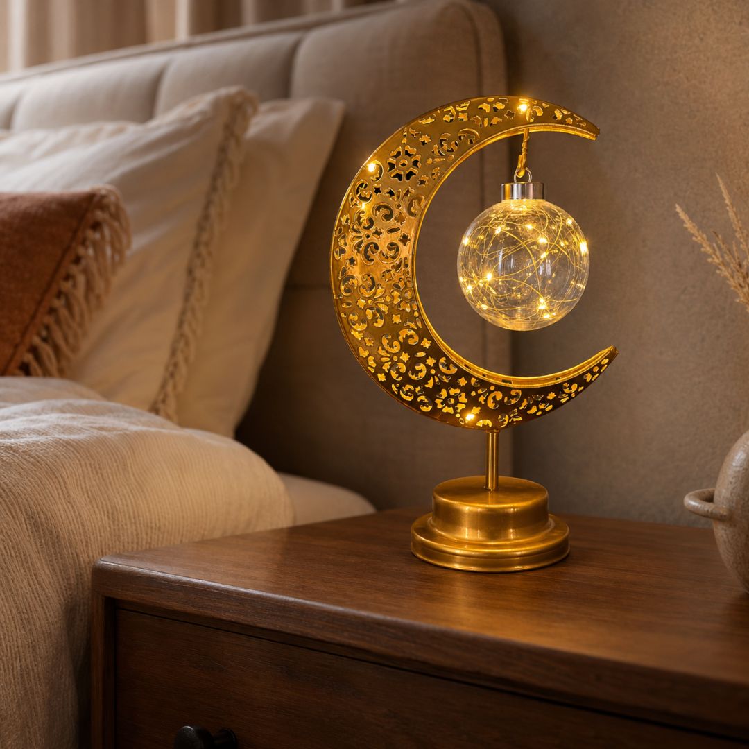 Lámpara Decorativa Luna Dorada - Luz Cálida / 3 Pilas AA / Metal - Disponible en Dreamy Home!