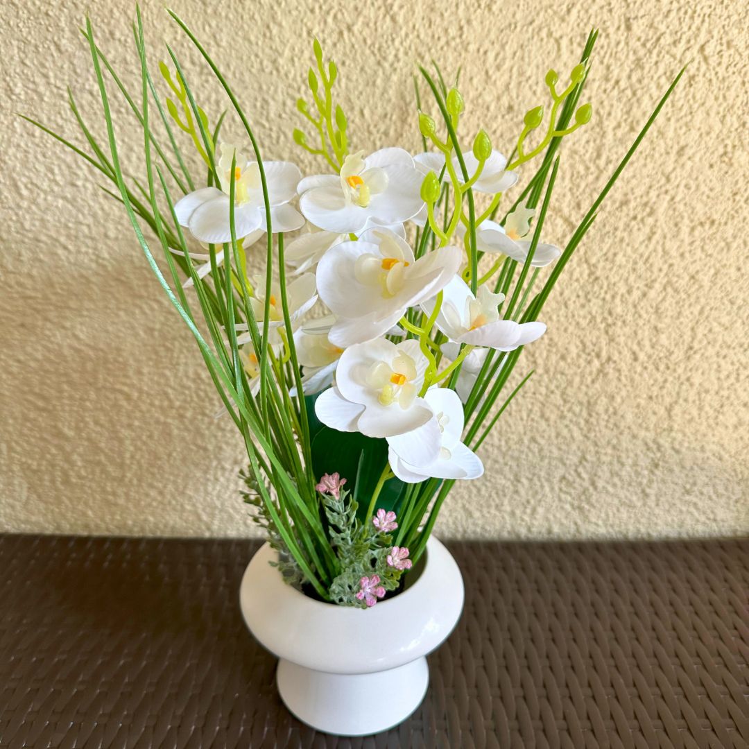 Orquídea Mariposa Blanca - Macetero Cerámica / Flores Artificiales - Disponible en Dreamy Home!