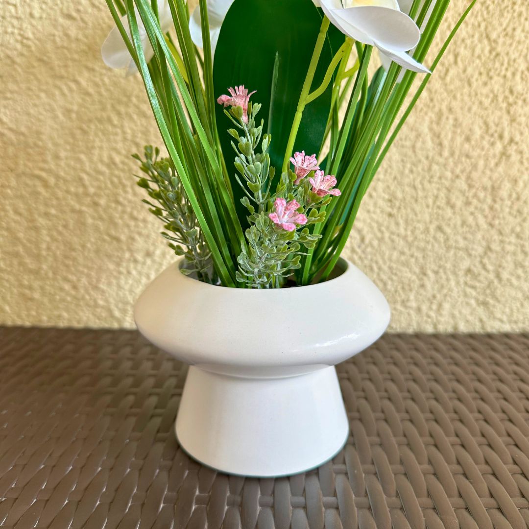 Orquídea Mariposa Blanca - Macetero Cerámica / Flores Artificiales - Disponible en Dreamy Home!