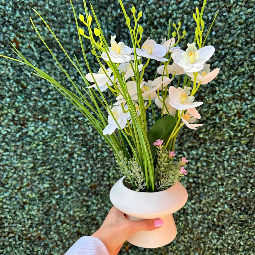 Orquídea Mariposa Blanca - Macetero Cerámica / Flores Artificiales - Disponible en Dreamy Home!