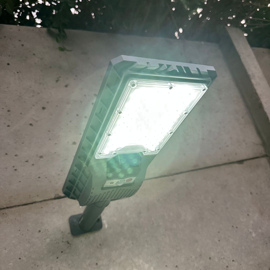 Paleta Compacta Pro Solar - 300W / Luz Fría / IP65 - Disponible en Dreamy Home!