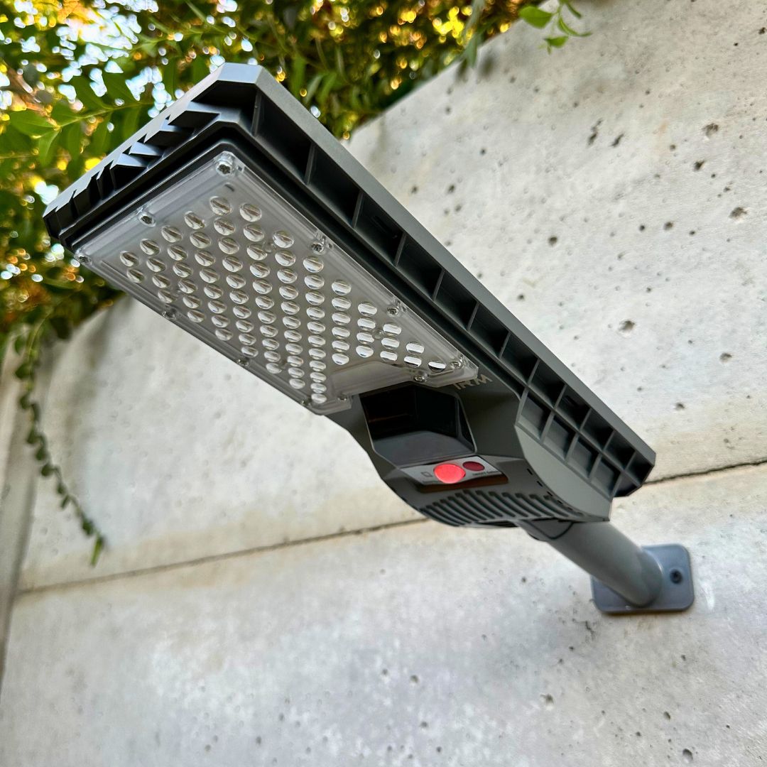 Paleta Compacta Pro Solar - 300W / Luz Fría / IP65 - Disponible en Dreamy Home!