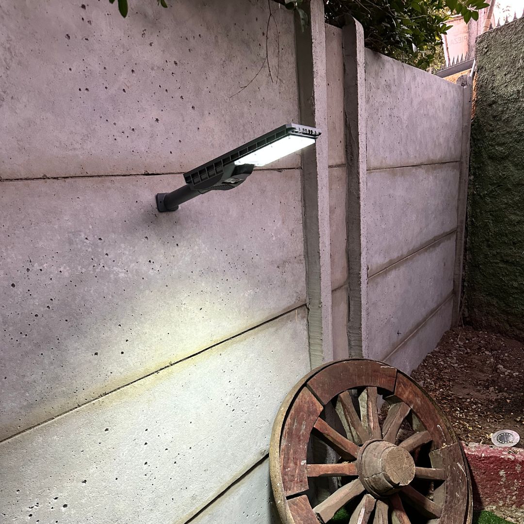 Paleta Compacta Pro Solar - 300W / Luz Fría / IP65 - Disponible en Dreamy Home!