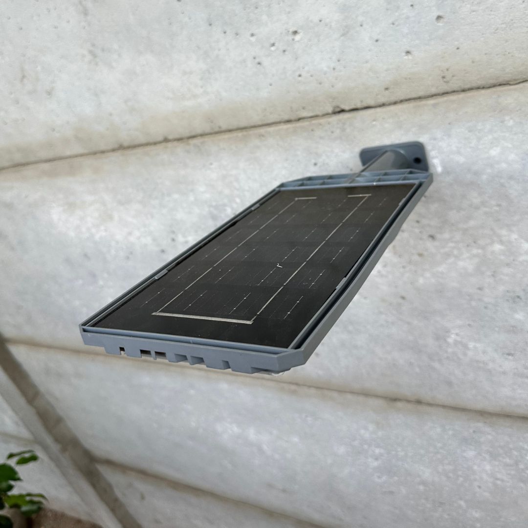 Paleta Compacta Pro Solar - 300W / Luz Fría / IP65 - Disponible en Dreamy Home!