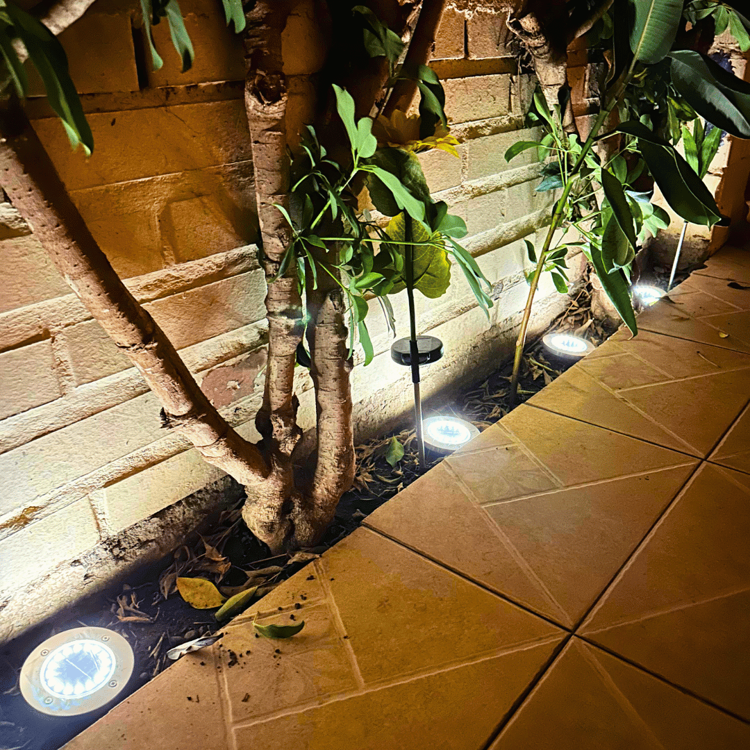 Set de 4 Estacas Acero Inoxidable Solar - Luz Cálida o Fría / IP65 - Disponible en Dreamy Home!