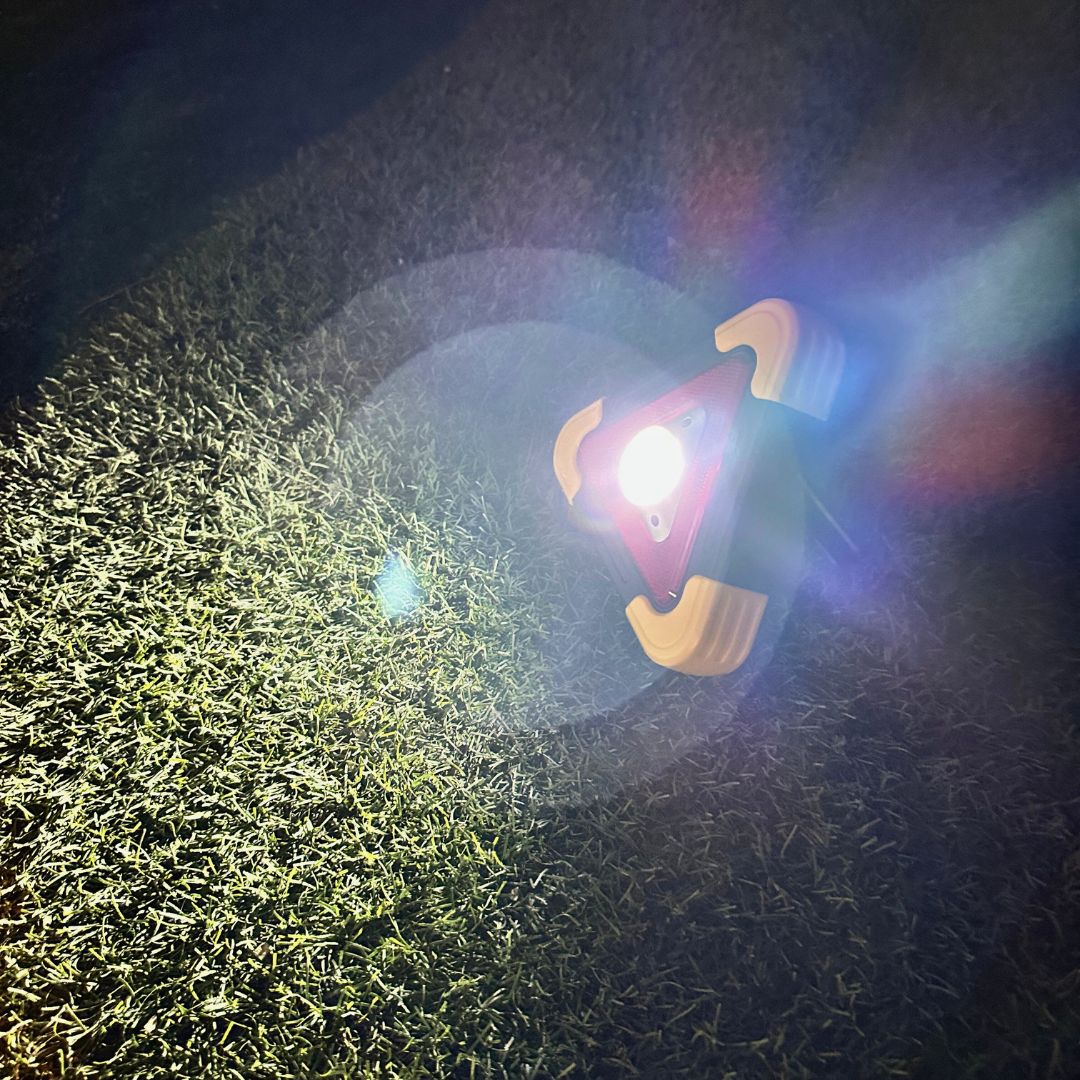 Triángulo LED Emergencia Solar - Luz Roja / Luz Blanca / USB - Luces nocturnas e iluminación ambiente - Disponible en Dreamy Home!