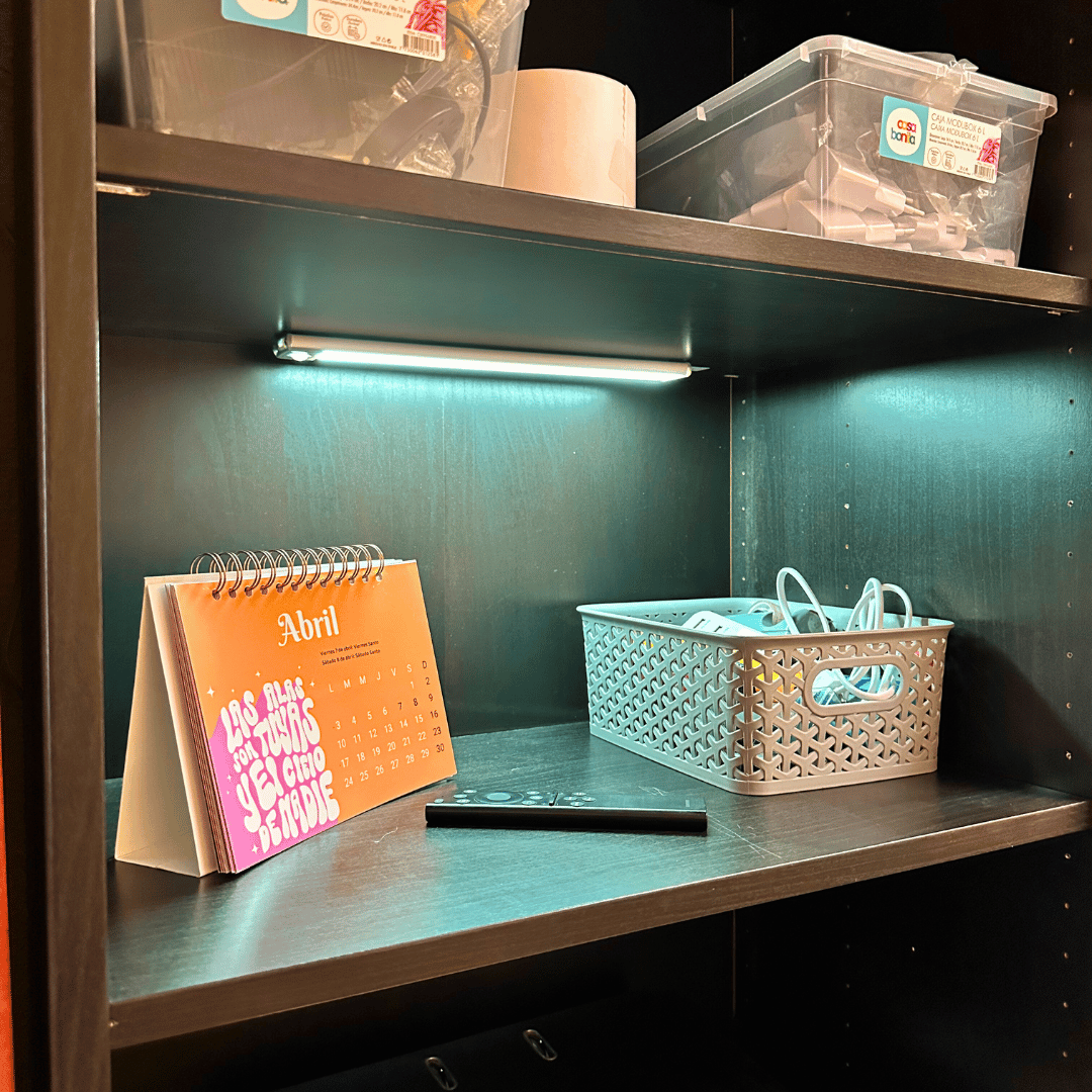Barra con Sensor Recargable - USB / Luz Fría / Aluminio - Iluminación - Disponible en Dreamy Home!