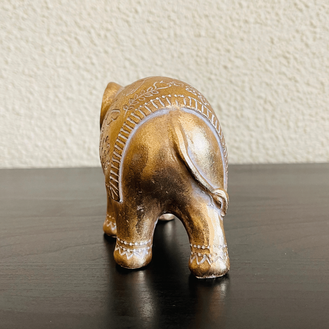 Elefante Mandala Chiang Rai - Dorado / Grabado Floral / 15 x 10 x 6 cm - Disponible en Dreamy Home!