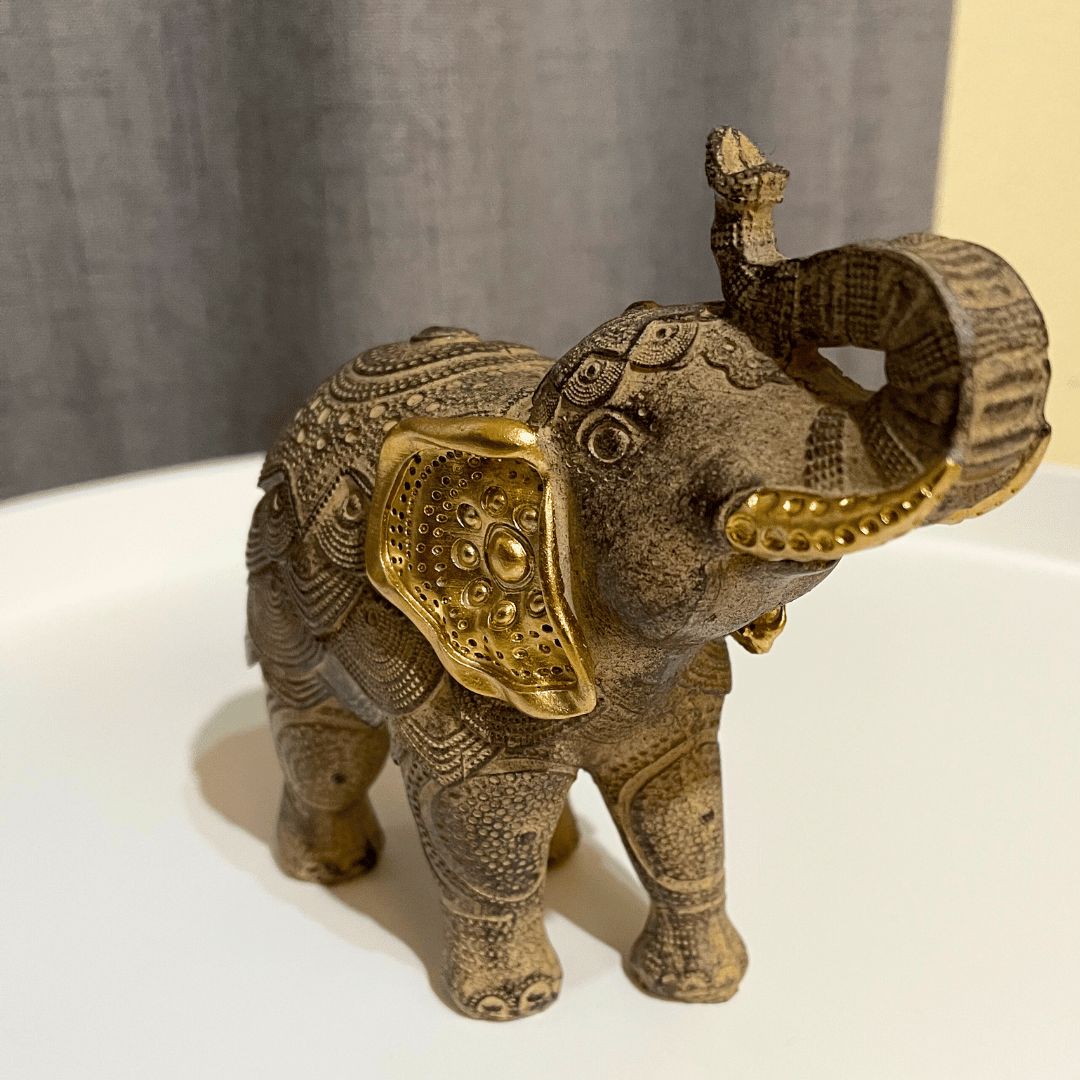 Elefante Mandala Chiang Rai - Dorado / Grabado Floral / 15 x 10 x 6 cm - Disponible en Dreamy Home!
