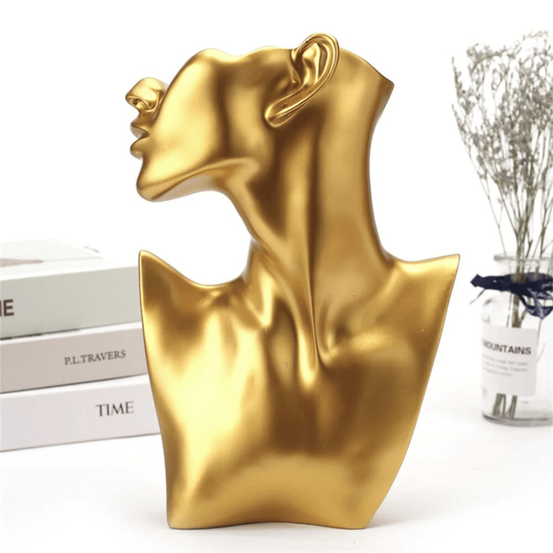 Escultura Mujer Nórdica - Cerámica / Blanco o Dorado / 28 cm Alto Disponible en Dreamy Home!