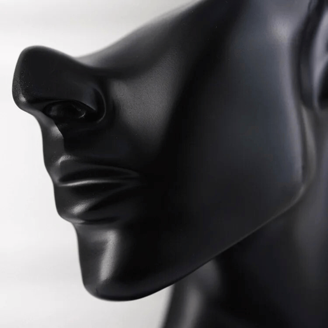 Escultura Mujer Nórdica - Cerámica / Blanco o Dorado / 28 cm Alto Disponible en Dreamy Home!