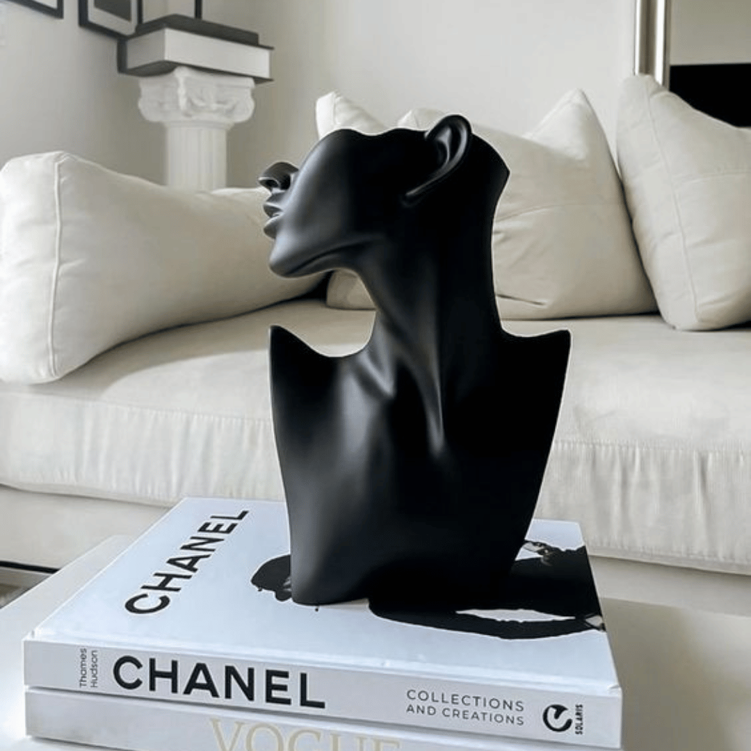 Escultura Mujer Nórdica - Cerámica / Blanco o Dorado / 28 cm Alto Disponible en Dreamy Home!