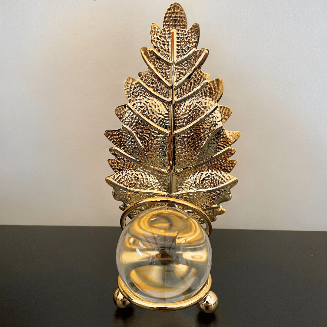 Esfera con Hoja Dorada - Cristal / Metal Texturizado / 15 x 8 x 5 cm - Disponible en Dreamy Home!