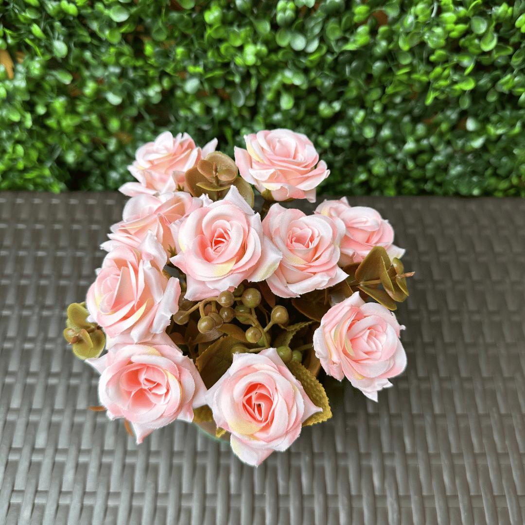 Rosa de Té Artificial - Macetero Cerámico / Rosa o Blanco - Disponible en Dreamy Home!