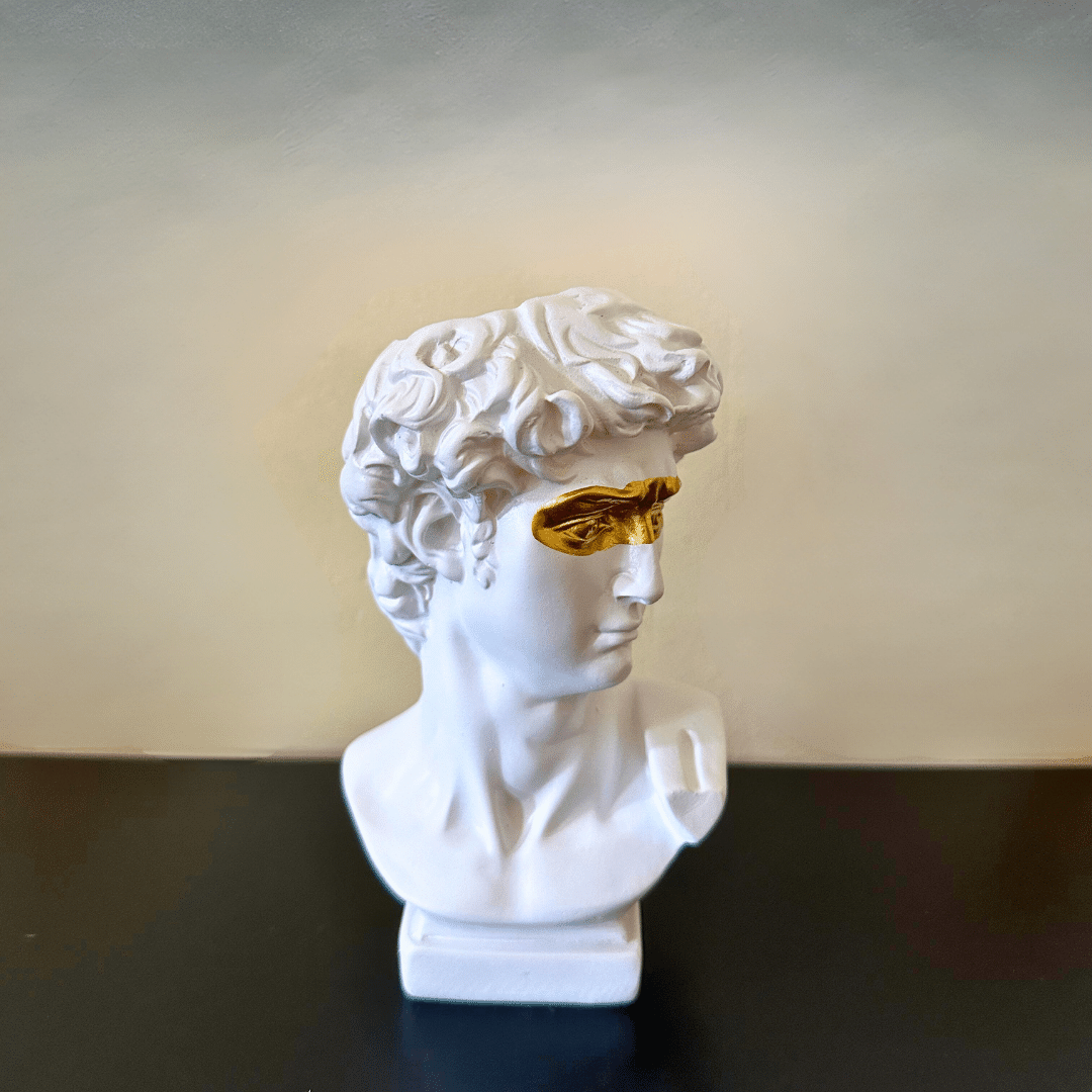 Florero Hombre Griego - Busto Decorativo Negro / Detalle Dorado / Resina - Disponible en Dreamy Home!